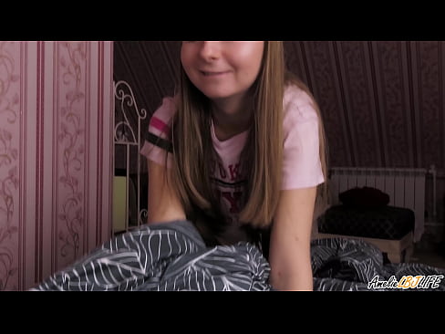 ❤️ બ્લોન્ડી તેના BFF ને ઊંડાણપૂર્વક ચૂસે છે અને તેના મોંમાં કમ મેળવે છે ️  સેક્સ  ❤